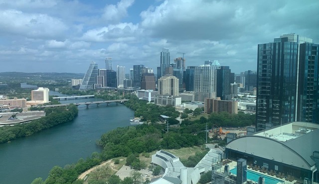 Rainey St, Bachelorette Penthouse, Pool +Views & Walk Everywhere