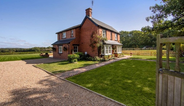 Rainford House - Luxury Rural Retreat With Hot Tub