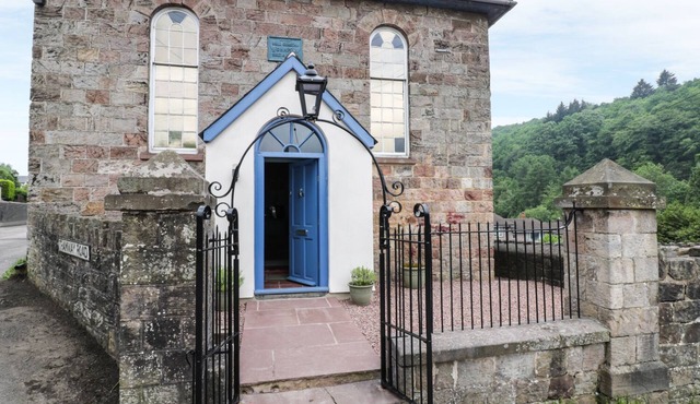 RAINFOREST CHAPEL, pet friendly, with a garden in Ruspidge