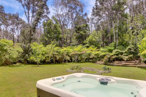 Rainforest Stay with Hot Tub Less Than 3 Mi to Natl Park!