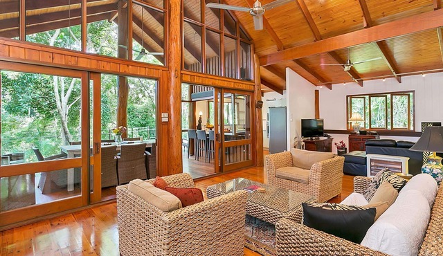 Rainforest Treetops Home - Swim in the waterfall, Dine in the treetops!