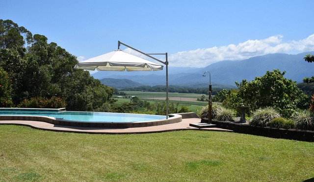 Rainforest views 3 bed, 2 bath. Whole of house or per room B&B accommodation.