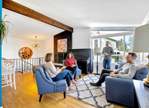 Rainier Beach 6BR and 3BA Spacious Lake View Home, 15min FIFA World Cup Ready, Fireplaces & Nearby Amenities