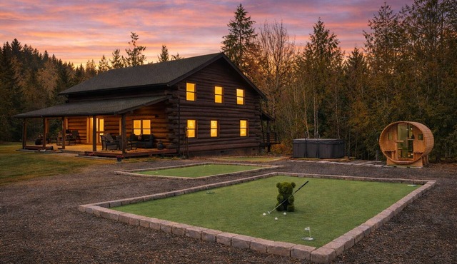 Rainier Timber Retreat Hot Tub & Sauna Forest Deck on 5 Acres
