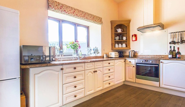 RAINSBURY HOUSE, pet friendly, character holiday cottage in Dulverton