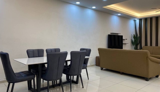 raja residence homestay sendayan seremban n9 2storey 4BR free wifi 65in smart tv