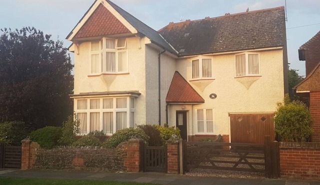 Raleigh Cottage Detached 3 bed House in Quiet Area