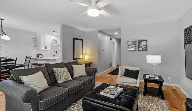 Raleigh Retreat close to NCState, DWNTN and Rex
