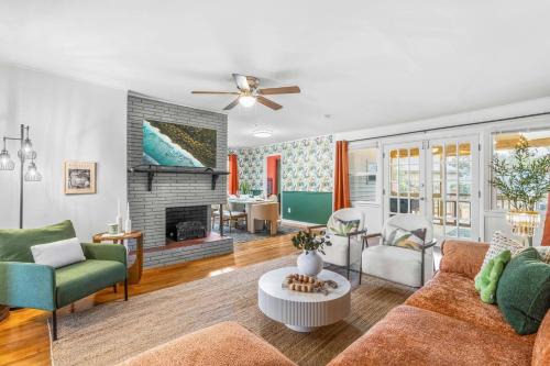 Raleigh's Most Wanted - Relax, Games, & Cozy Comfort