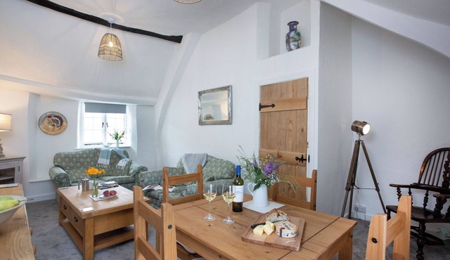 Raleigh's Rest - Two Bedroom Apartment, Sleeps 4