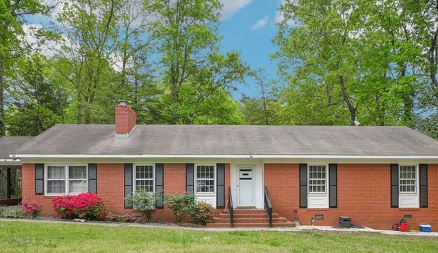 Raleigh Urban Cabin in the Woods, Pet Friendly, Covered Carport
