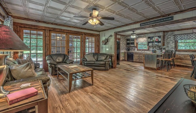 Ralph and Irene's - Handicap Accessible | Pet Friendly | Hot Tub