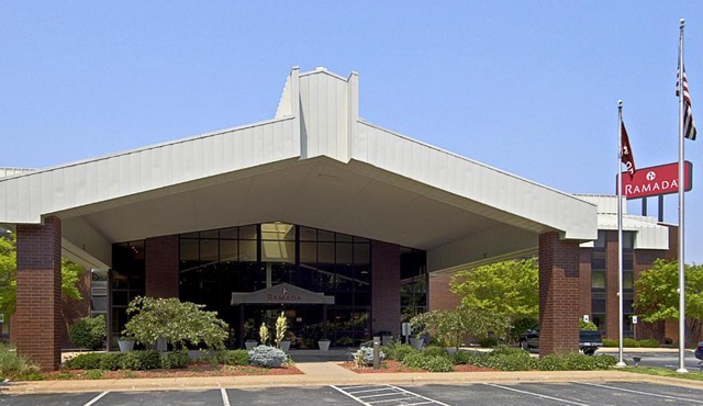 Ramada by Wyndham Bettendorf