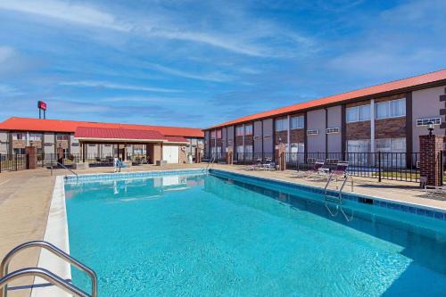 Ramada by Wyndham Bowling Green