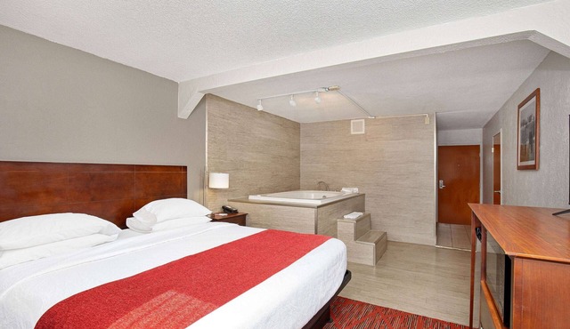 Ramada by Wyndham Bowling Green