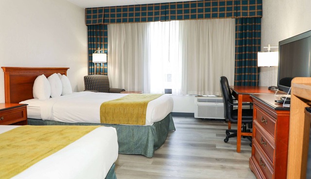 Ramada by Wyndham Cumberland Downtown