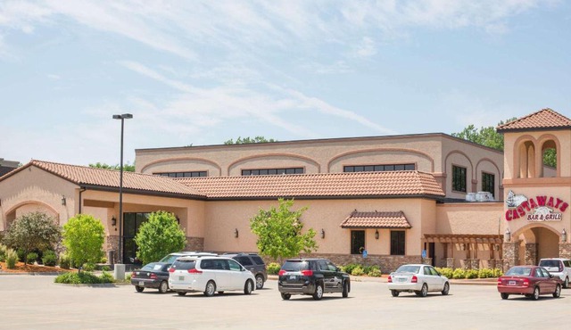 Ramada by Wyndham Des Moines Tropics Resort & Conference Ctr