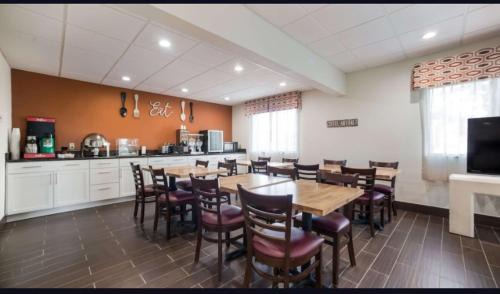 Ramada by Wyndham Effingham