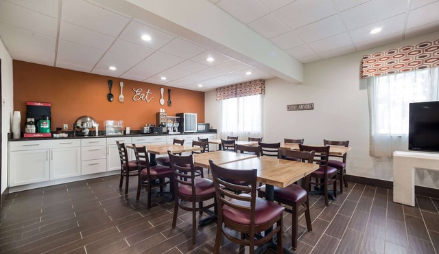 Ramada by Wyndham Effingham