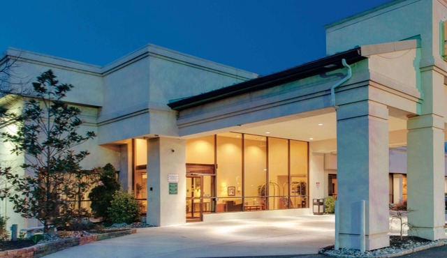 Ramada by Wyndham Fairfield NJ