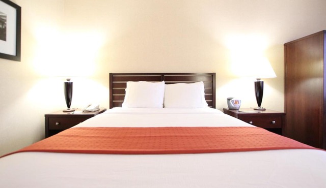 Ramada by Wyndham Minneapolis Airport - Eagan