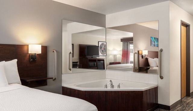 Ramada by Wyndham Richland Center