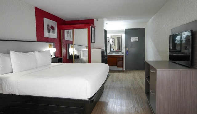 Ramada by Wyndham Tulsa Broken Arrow