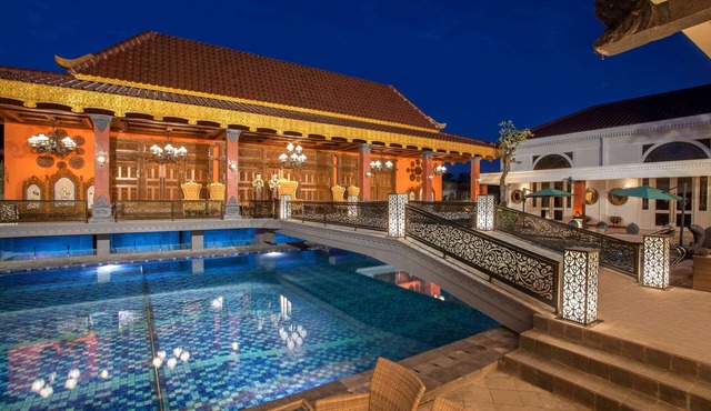 Ramada Suites by Wyndham Solo