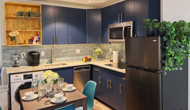 Ramblei near Rittenhouse Square | Studio - 2R