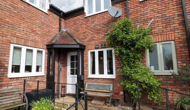 RAMBLERS COTTAGE, pet friendly, character holiday cottage in Sleights