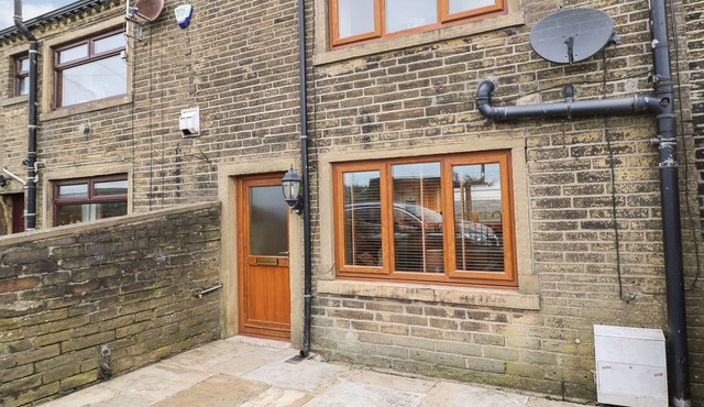 RAMBLERS COTTAGE, pet friendly in Thornton, West Yorkshire