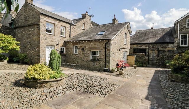 RAMBLERS REST, pet friendly, character holiday cottage in Sedbergh