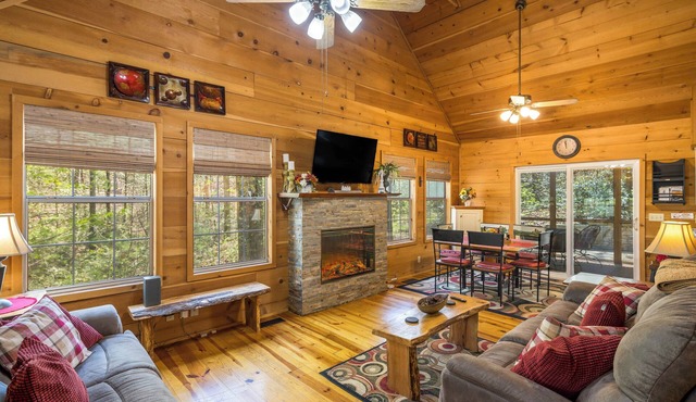 Ramblewood - Warm Cozy Cabin with Gorgeous Outdoor Living Space