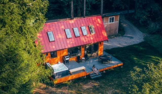 Ramblin' Rose Riverfront, Hot tub, Pet frdly, Cozy