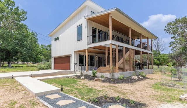Ramsay's Happy Place w/River Access & tubes - New Construction