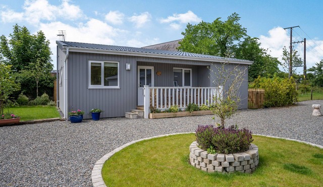 RAMSEY LODGE (BIER WOOD LODGES), pet friendly in Manorbier