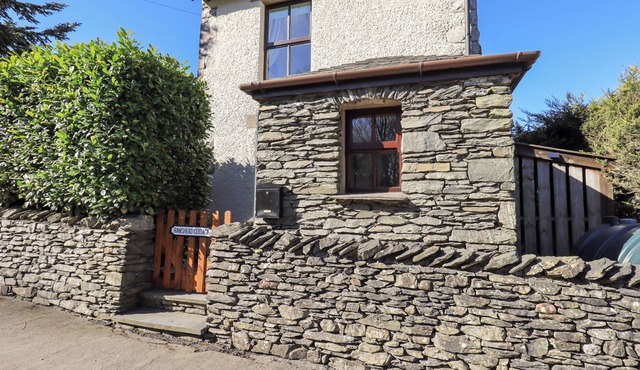 RAMSHEAD COTTAGE, pet friendly, character holiday cottage in Tebay