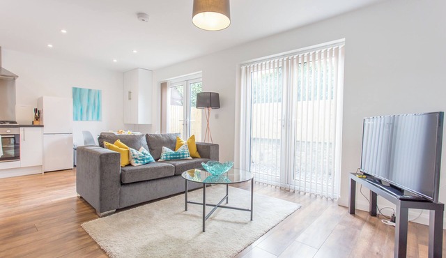 Rana Ct 3 (The Churchill Suite) | 1 Bed Ground Floor Apt