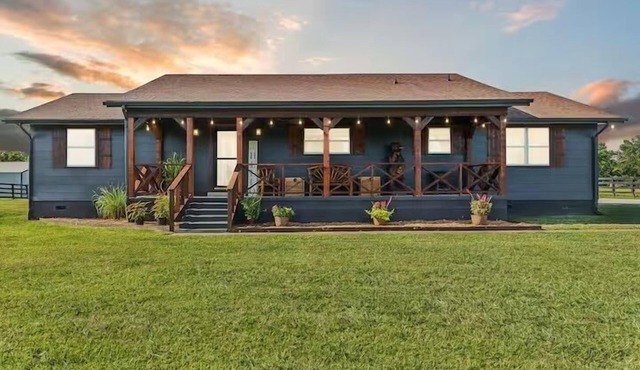 RANCH 3BRHOUSE & BARN. HORSE&PET FRIENDLY. GATED. SLEEPS 7. GLENPOOL CITY LIMITS