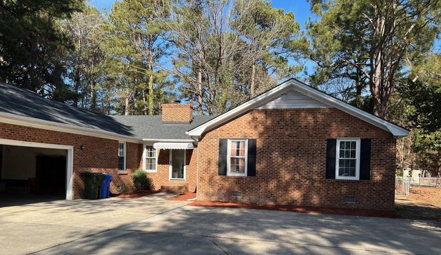 Ranch Beauty w/In-ground Pool Close to I-95!