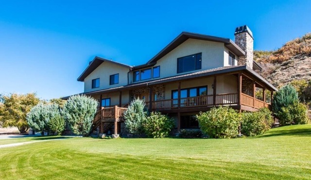 Ranch Cabin Mountain Views, Tennis Court, Fire Pit, Hot Tub, Family Reunions