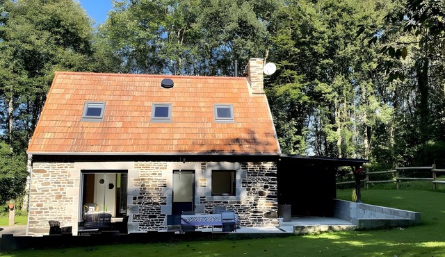 Ranch Cottage with Private Terrace, Garden, and Wi-Fi in Tirepied, Normandy