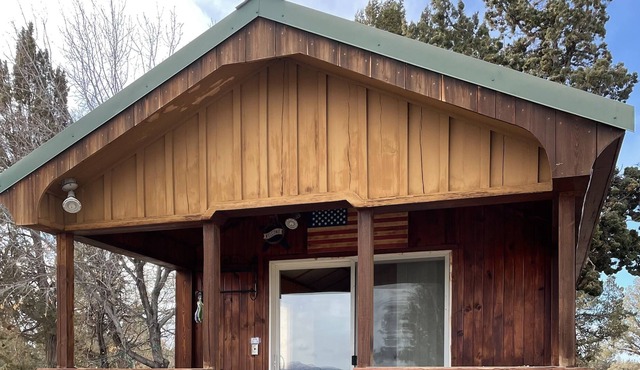 Ranch Eden - little house on working cattle ranch, pets welcome