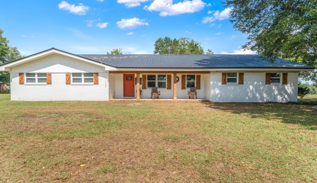 Ranch Getaway, Large Groups Accomodations possible, within an hour to the beach!