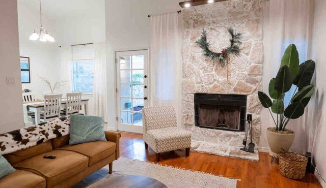 Ranch Glam Townhome with Indoor Fireplace