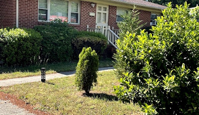 Ranch home, 3 private bedroom suites with full private bathrooms, near Duke Univ