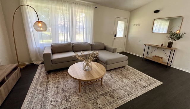 Ranch Home 5 minutes to Easton/Airport. Pet-Friendly!