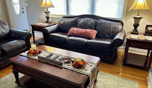 Ranch home American Spa hot tub for 6, sleep number bed , pool table, smart tvs!