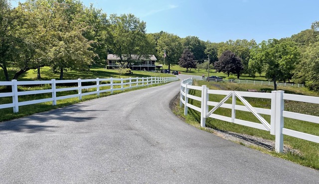 Ranch home overlooking scenic mountains close to Raystown Lake Resort & Marina