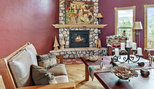 Ranch Home with Private Pool -close to the Rogue River